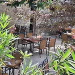 Restaurant Clos Des Sullys فندق
