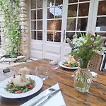 Restaurant Clos Des Sullys فندق