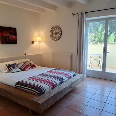 Restaurant Clos Des Sullys Hotel Montclus (Gard)