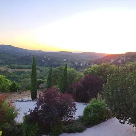 Restaurant Clos Des Sullys Hotel Montclus (Gard)