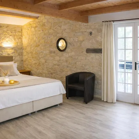 Hotel Restaurant Clos Des Sullys Montclus (Gard)